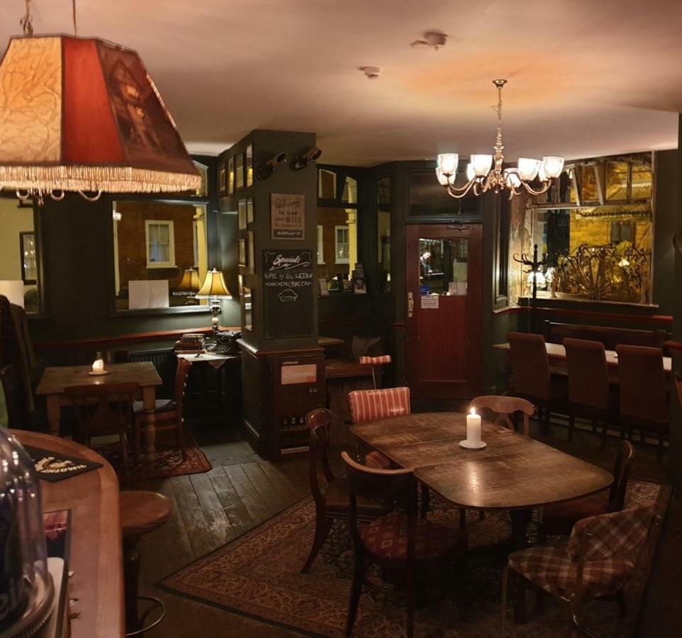 Hotel The Olde Swan Chertsey